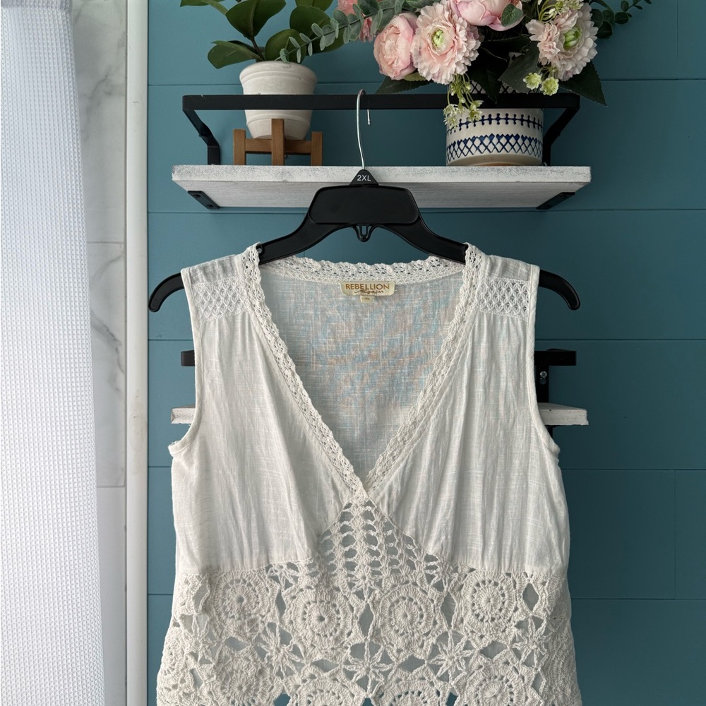 Rebellion White Crochet Lace Sleeveless V-Neck Top